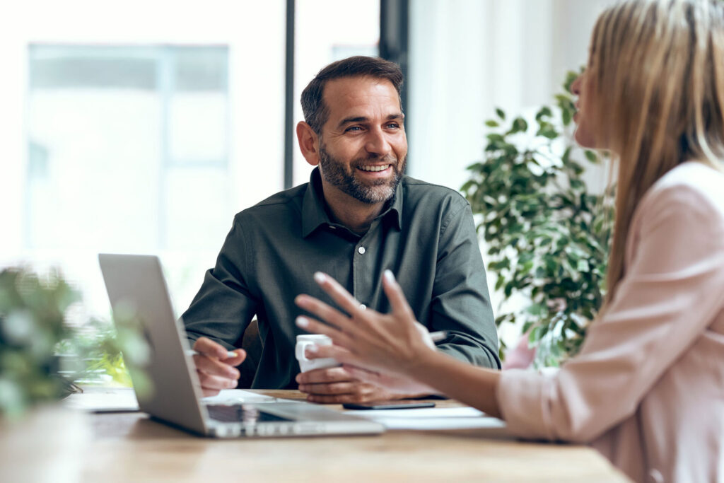 Menschen sprechen Meeting Beratung | ANG