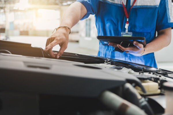 Automotive---Technicians-are-checking-the-condition-of-the-car-according-to-the-month.-The-technician-uses-the-tablet-to-check.